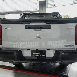 421018 Mitsubishi Triton Athlete 4