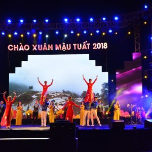 480596 chao xuan 2018 dak lak ddh led 11