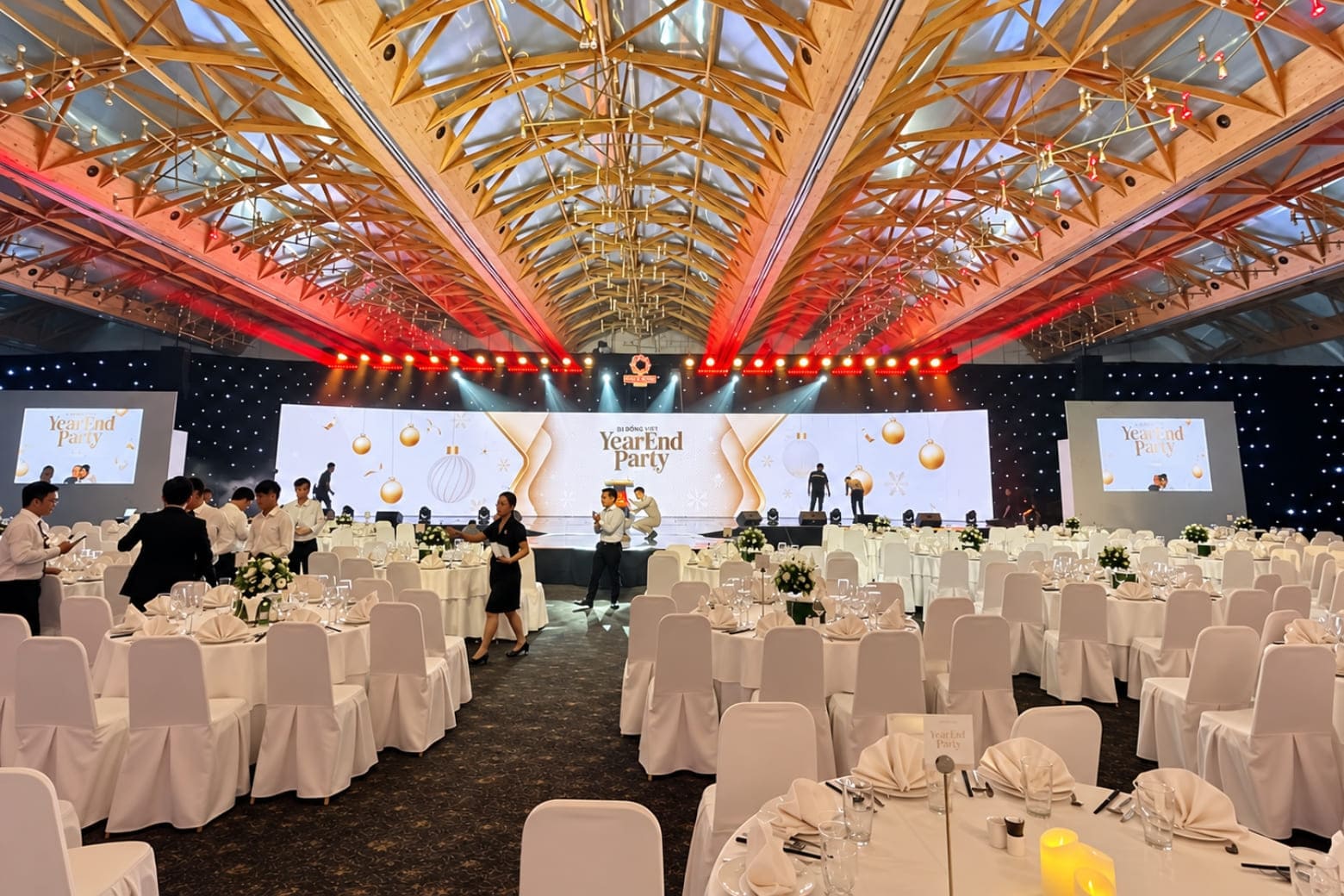 LED indoor tối ưu hiển thị cho tiệc tất niên trong nhà