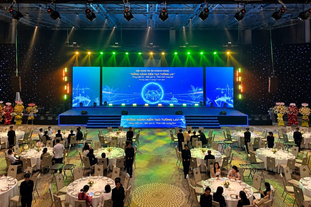 Cho thuê màn hình LED hội nghị chuyên nghiệp, lắp đặt trọn gói 9 DDH LED triển khai hơn 90m² LED tại hội nghị Tân Cảng