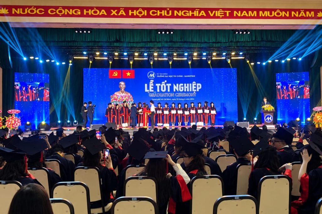 Dự án thực tế khẳng định kinh nghiệm triển khai sân khấu lễ tốt nghiệp