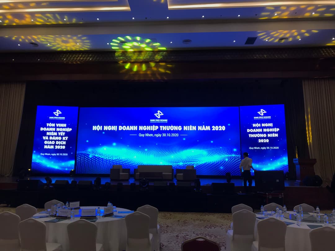 man hinh led hoi nghi doanh nghiep