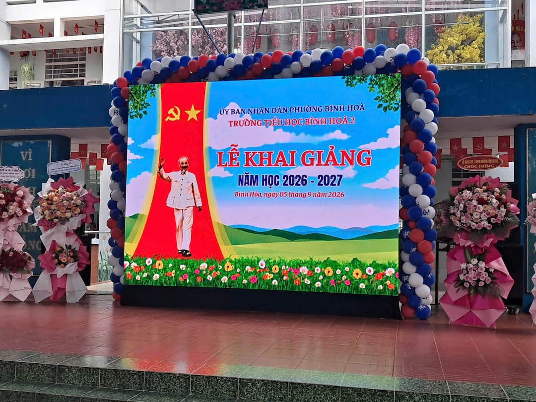 man hinh led le khai giang