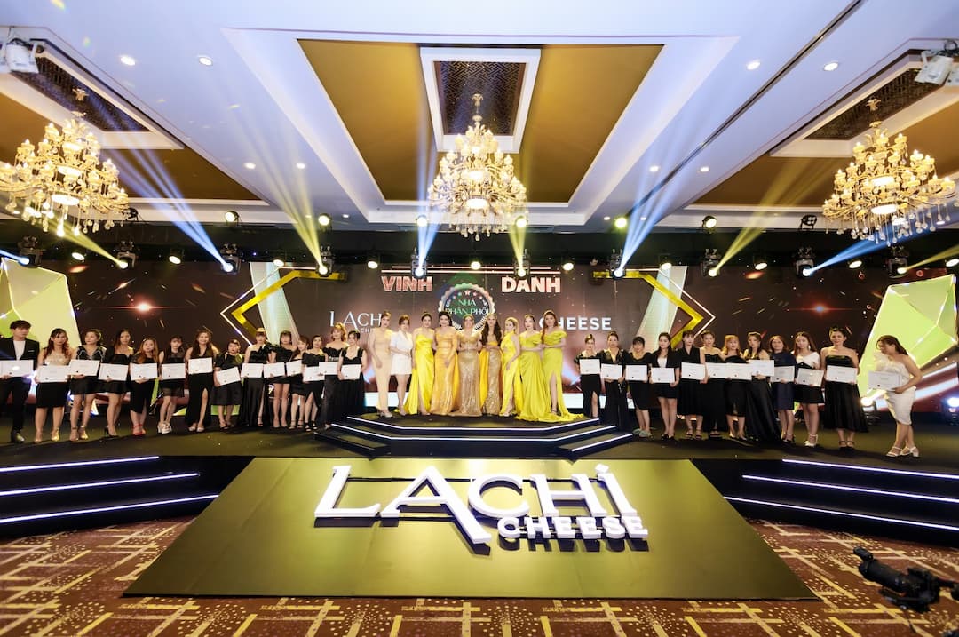 man hinh led su kien vinh danh cuoi nam